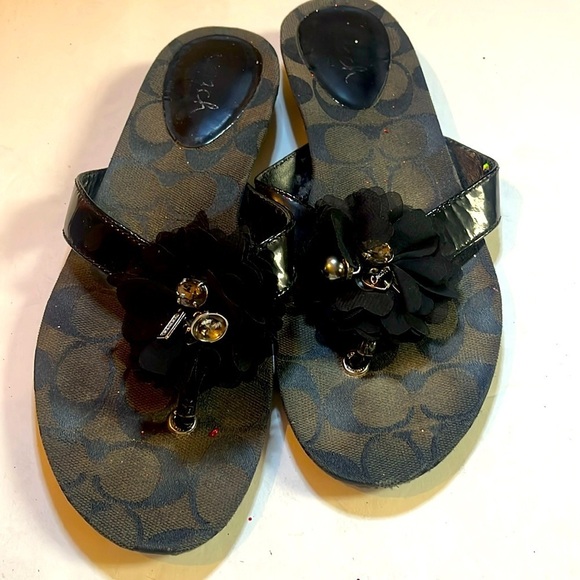 Coach Serenity Sandal Thong Slides Sz 6.5 Patent Leather black Logo flower pearl - Picture 3 of 10